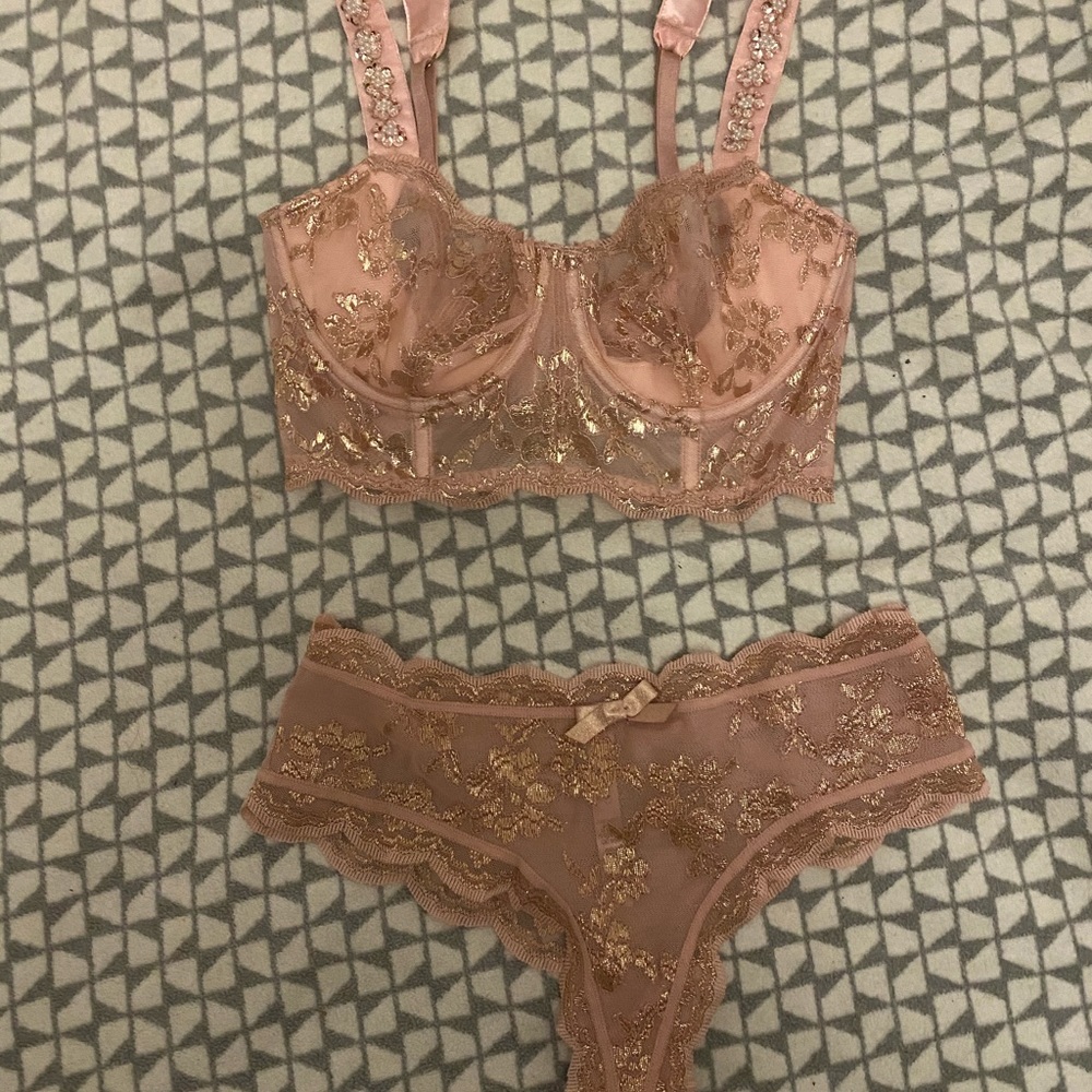 New VS bustier lingerie set
